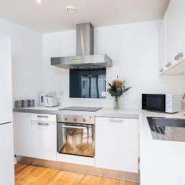 2 Bedroom Apartment with 4 Single Beds and Gated Parking, Sheffield