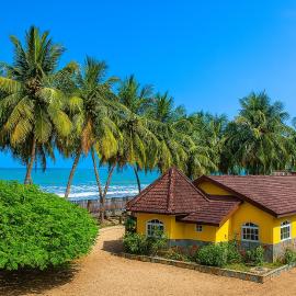 Private Beachfront Home-Ocean View-Total Privacy, hotel Ampeni városában