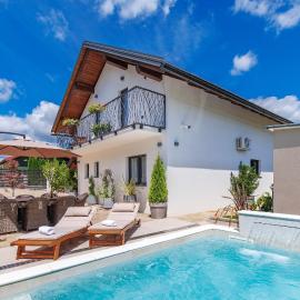 Villa Bajer, Fužine, hotel u gradu Fužine