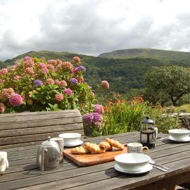 Fegla Fawr - Rustic, rural farmhouse near Barmouth