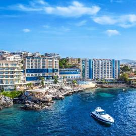 Charisma De Luxe Hotel, hotell i Kusadasi