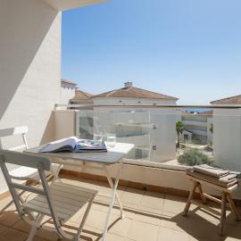 Small Oasis 2 BD Apartment with Sea View, hotel v destinácii Manilva