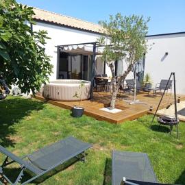 Zéphyr - Maison 3 Chambres avec jacuzzi - Proche aéroport et Nantes, hotel a Bouguenais