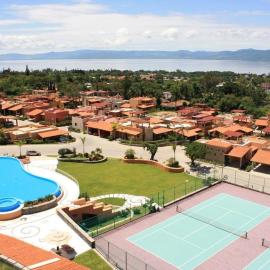 ANANA El Dorado 305 | Pool & Lake Views