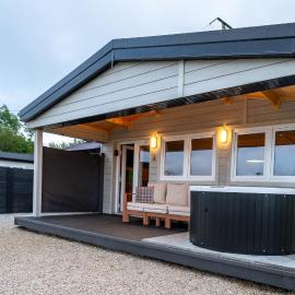 Margaret's Cabin, Log Cabin with Hot Tub & Bay View, Carrigart, hotell sihtkohas Letterkenny