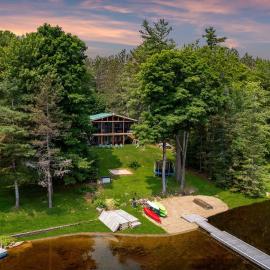 Muskoka Gem 8ppfireplacescanoekayaks, hotel u gradu 'Bracebridge'