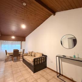 Espacioso Departamento en Microcentro con Cochera, hotel in Bahía Blanca