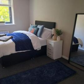 Modern Single-Floor Apartment - Sleeps 8