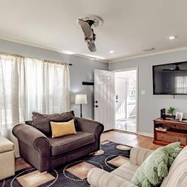 Sunny Midtown Cottage- Midtown Mobile, ξενοδοχείο σε Mobile