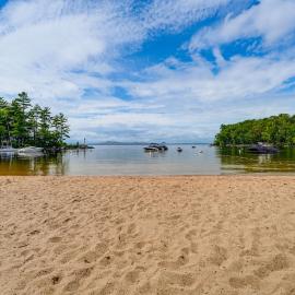 2 Mi to Marina & Beach: Frye Island Retreat!、Frye Islandのホテル