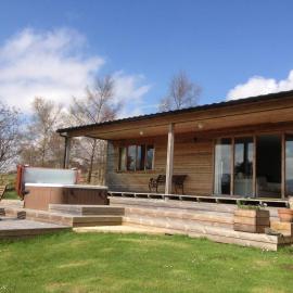 Ben Lawers Rest Cabin - Hot Tub and Loch Tay Vistas, hotel in Lawers