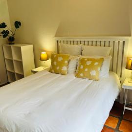 Charming flatlet with lush Garden