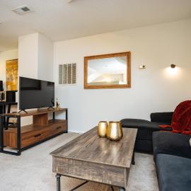 Private Suite Near It All - Prime Location