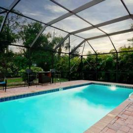 Gorgeous private Pool-Walk to Stunning Beach! os, Hotel in Venice