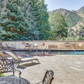 Mtn-View Balcony! Walkable Ketchum Condo, hotel en Ketchum