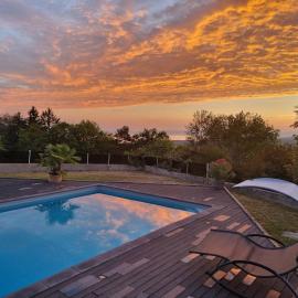Small home, stunning lake and mountain views, hotelli kohteessa Sciez