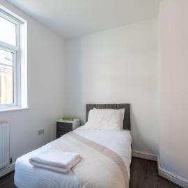 Sleek Luxe Room - Contractor and Holiday Stay