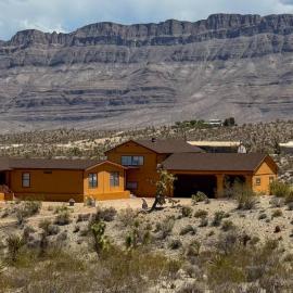 Desert View Retreat - Sleeps 22, Game Garage, Near Skywalk & Lake Mead, hotel in Meadview