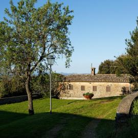 Elegant 2-Bedroom Holiday Home in Tuscan