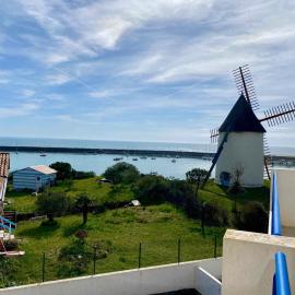 Appartement lumineux avec balcon et parking face au port, proche océan - FR-1-336-160