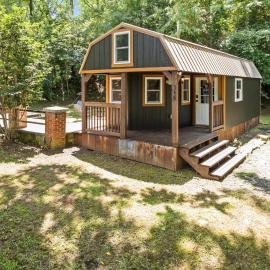 Casey Paradise Tiny Home Mountain Retreat، فندق في Cullowhee