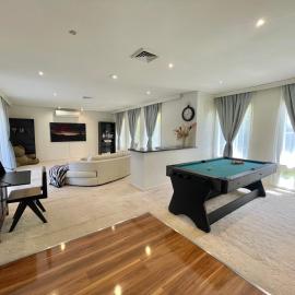Brighton Blissful - Family Poolside Villa Pool Spa Sauna, hotel a Melbourne