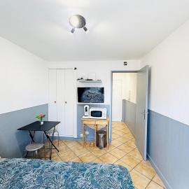 Superbe Studio à 300 mètres Gare, hotel in Melun