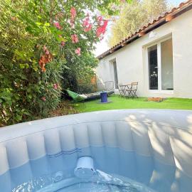 Maison Mer, Campagne et ville Calme au soleil avec jacuzzi