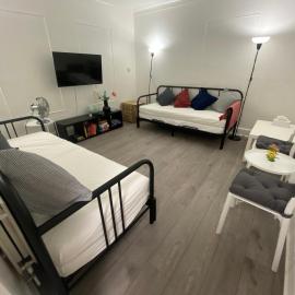 Cosy 2 Room Space Near Station, hotel di Mitcham