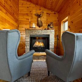 The Tree House- Wifi- Firepit- 2 Fireplaces-Garden Tub-Free Activities、Morgantonのホテル