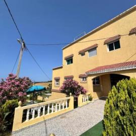 크사르 에스 스기르에 위치한 호텔 Villa Diki beach