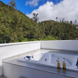 Mirador samsara Penthouse !Jacuzzi al aire libre!, hotell sihtkohas La Calera