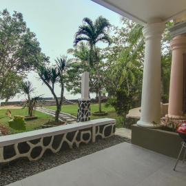 2BR Beach Front Villas La Cassa Carita, hotel u gradu Carita