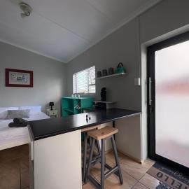Cozy All-In-One Beach Getaway, hotel v destinaci Struisbaai