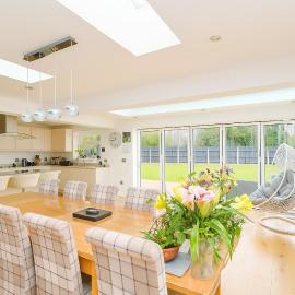 "Tranquil Village Hideaway Bungalow"near Kings Lynn, hotel in King's Lynn