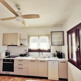 Volax280 Syros Amazing View: Episkopíon şehrinde bir otel