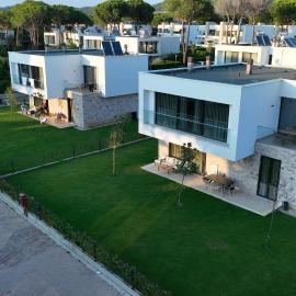 BelVilla, hotel in Lalzit Bay