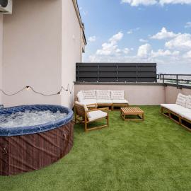 Downtown Skyline Penthouse w Parkview&Jacuzzi