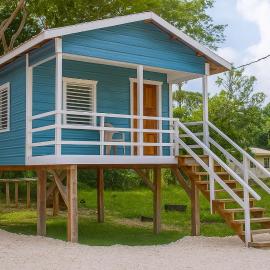Lily's Sunrise Villa، فندق في Ladyville
