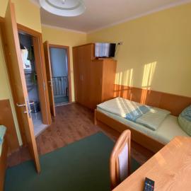 Gästehaus zwei Einzelbetten Nähe Krems an der Donau: Lengenfeld şehrinde bir otel