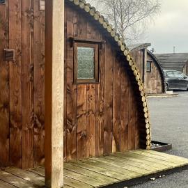 Pod3 - Powys River Pods - Pet Friendly Glamping Pod Builth Wells Powys Wales, מלון בGarth