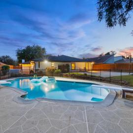 5BR Family Oasis with Pool and Game Room، فندق في بلانو