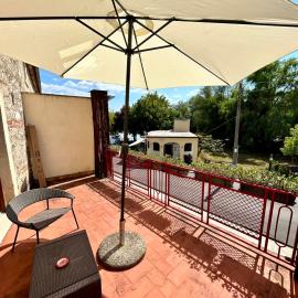 NINFA DEL LAGO BEDROOMS IL TUO ALLOGGIO SUL LAGO by Dinamica Real Estate、Posta Fibrenoのホテル