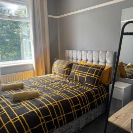 Apt-Sleeps 6-Parking-Ideal for Contractors-Garden