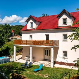 Nice Home In Zlobin With Sauna, hotel Zlobinban