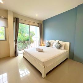 Spacious 2BR Pool Villa Beach Front at Hua Hin, Hotel in Hua Hin
