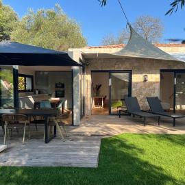 Villa des oliviers 5 etoiles à Mougins jacuzzi et jardin privé, viešbutis mieste Muženas