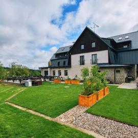 Hotel Na Vyhlídce, viešbutis mieste Korženovas