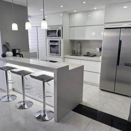 Hermoso Apartamento con respaldo eléctrico en Mañongo - Zona Sambil、Naguanaguaのホテル