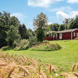 2 Bedroom Gorgeous Home In Broaryd, hotel a Broaryd